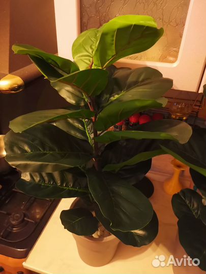 Искусственные растения в горшках