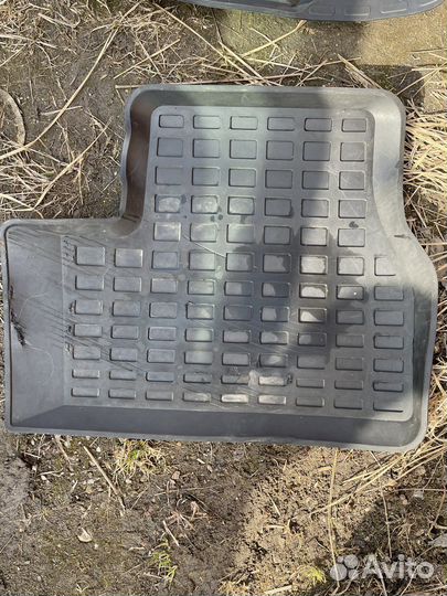 Продам комплект резиновых ковриков