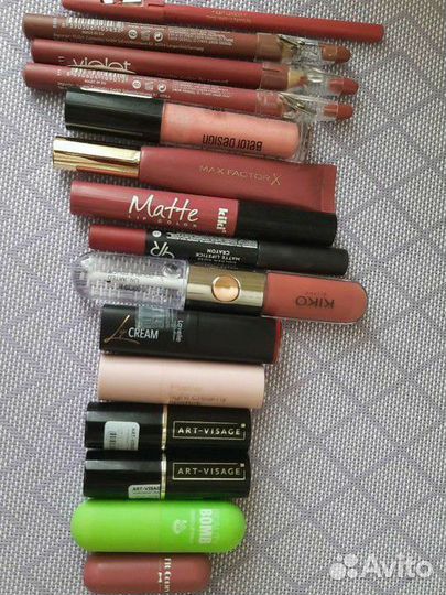 Косметика пакетом помады