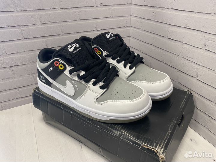 Кроссовки Nike Dunk Low SB 'Camcorder', серый