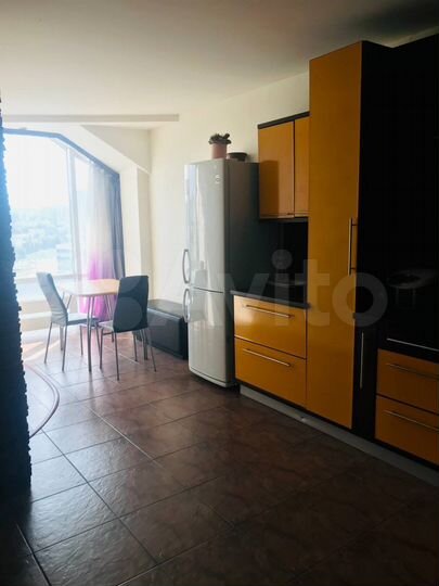 2-к. квартира, 76 м², 10/10 эт.