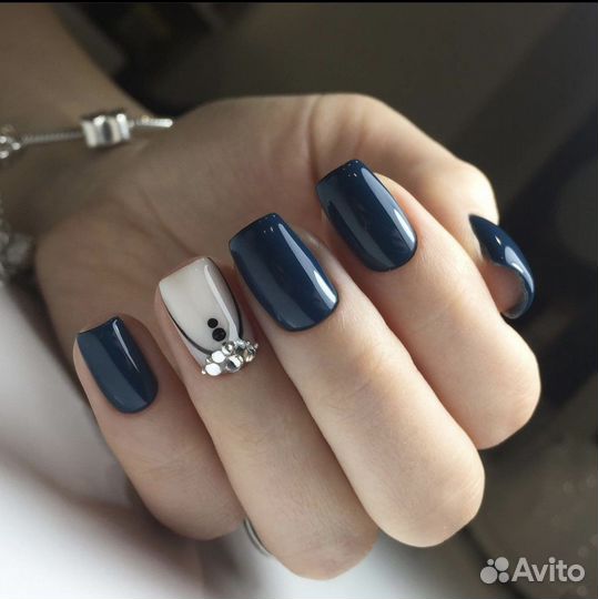 Маникюр и педикюр в уютном салоне