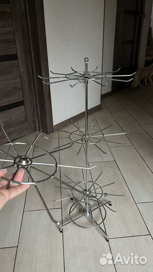 Крутящаяся металлическая стойка под бижутерию
