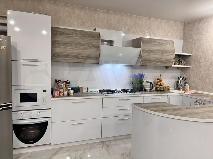 2-к. квартира, 72 м², 1/3 эт.