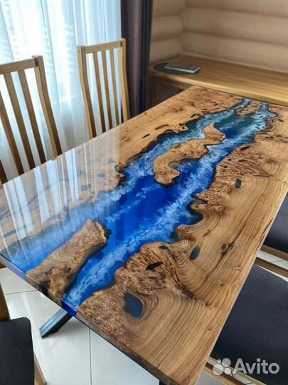 Стол из эпоксидной смолы