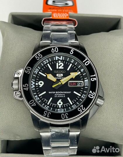 Seiko 5 Sports Automatic Atlas SKZ211J1 200