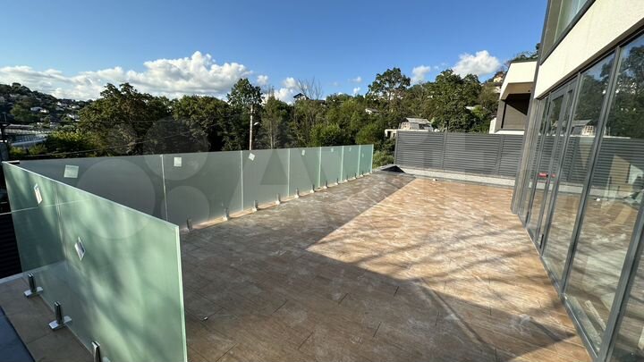 Дом 296 м² на участке 5,2 сот.