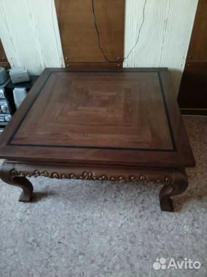Стол кофейный