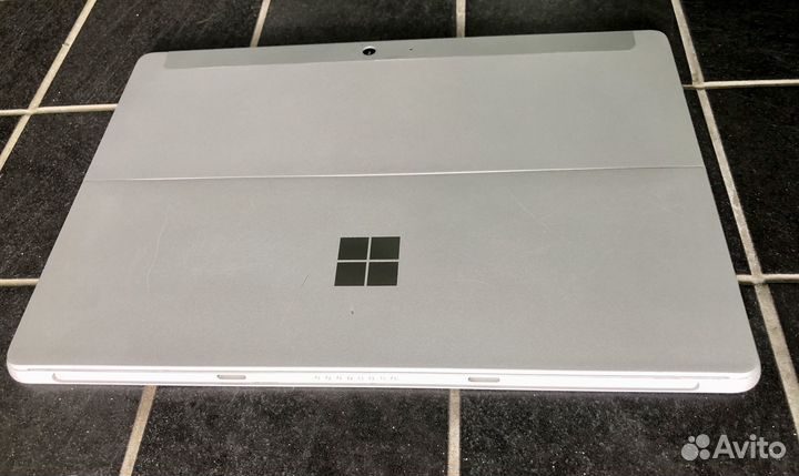 Microsoft surface go 2 /8/128 с дефектом