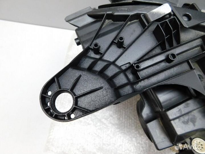 Фара левая Mercedes-Benz E-Class