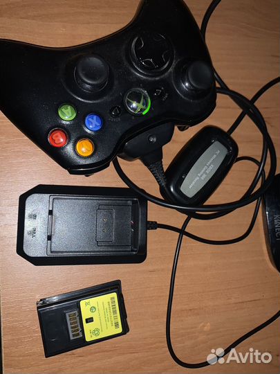 Xbox 360E Прошитая (2 геймпада, Kinnect)