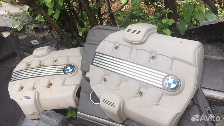 Декоративная накладка на двигатель BMW N62