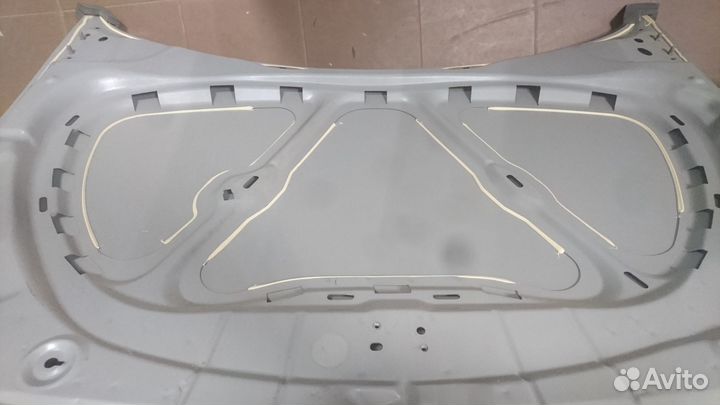 Капот на volkswagen Polo