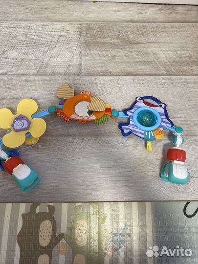 Дуга с игрушками