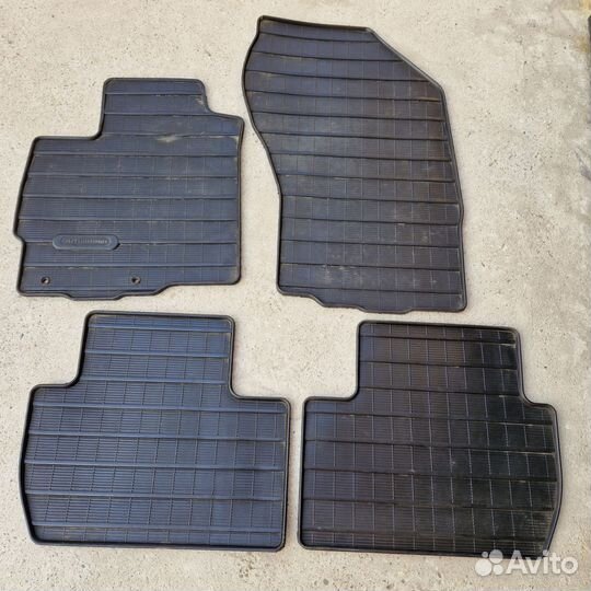 Резиновые коврики на Mitsubishi outlander