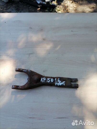 Вилка сцепления Toyota Corolla E150