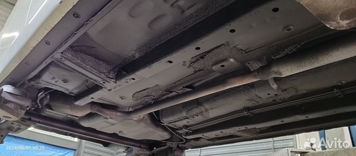 Мойка днища автомобиля на подьемнике