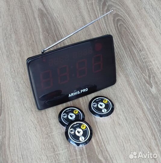 Табло вызова официанта руссифицировано и кнопки