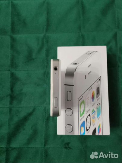 Телефон iPhone 4s белый