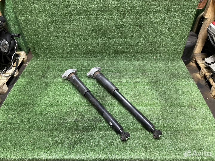 Амортизатор задний Мерседес w204