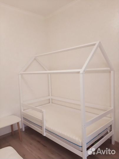 Продаётся кровать домик