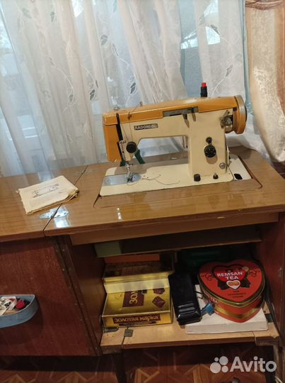 Швейная машина Radom