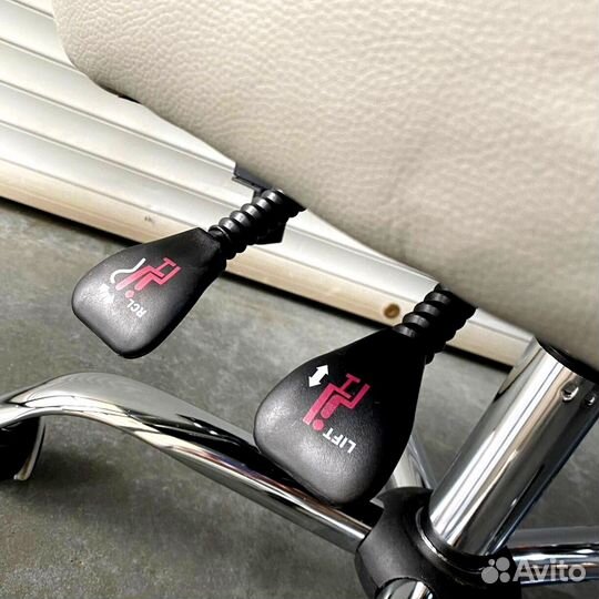 Офисное кресло руководителя