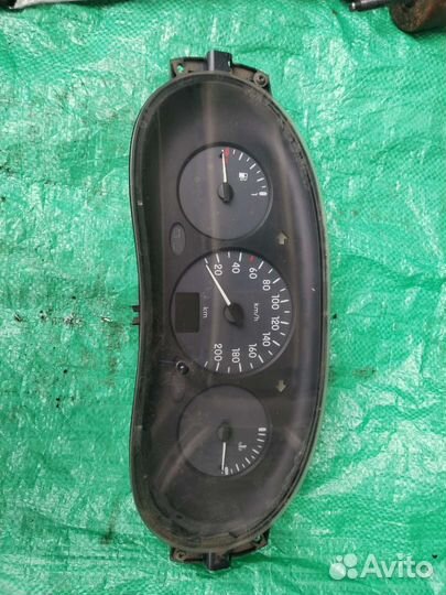 Щиток приборов Рено Симбол 2003г