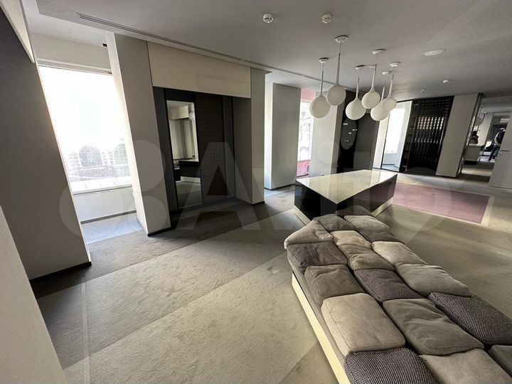 Помещение с панорамным остеклением, 185 м²