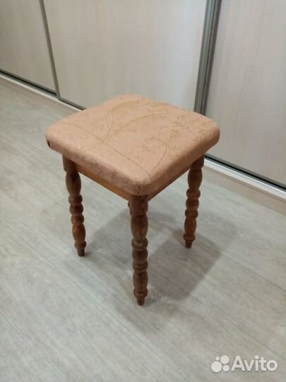 Продам новые стулья