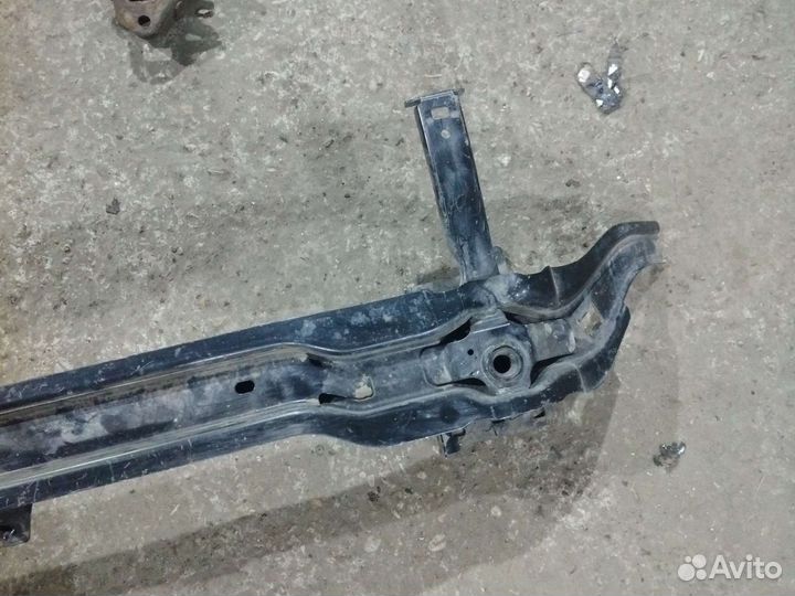 Усилитель переднего бампера Volkswagen tiguan 2