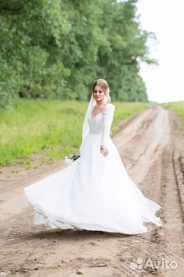 Свадебное платье со шлейфом