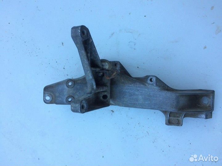 Кронштейн двигателя левый бмв Е36