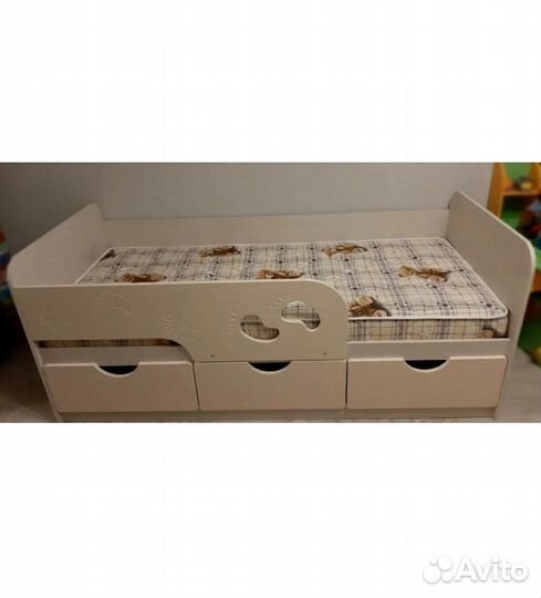 Детская кроватка с бортиками и ящиками 80*186