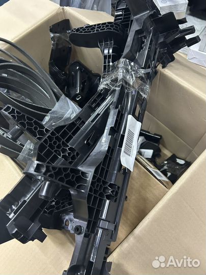 Кронштейн радиатора левый Mercedes V447 W447