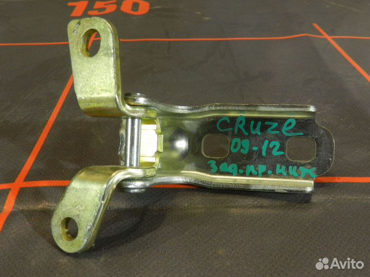 Петля двери передней - Chevrolet Cruze
