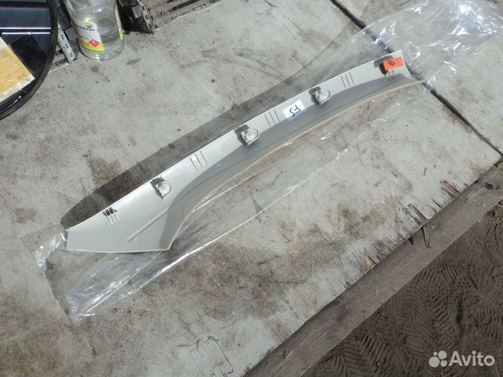 Облицовка левой стойки Volkswagen Passat B5