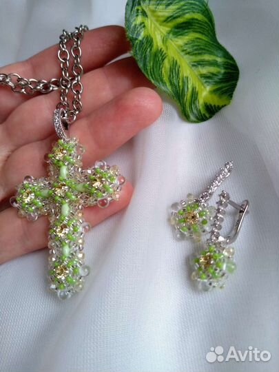 Крест и серьги