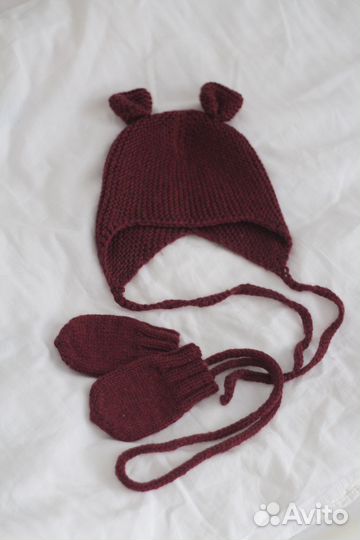 Комплект шапка и варежки вязанные