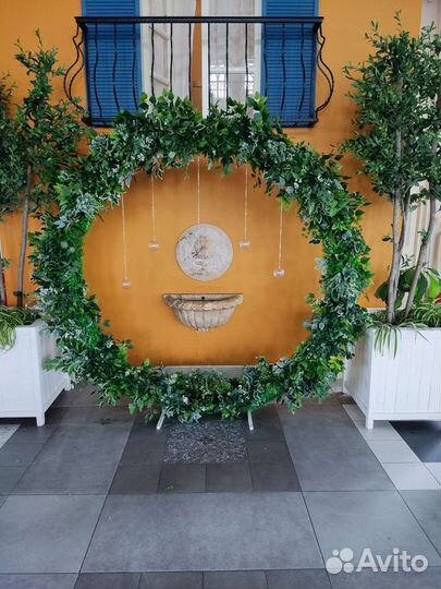 Круглая свадебная арка с декором на Ваш вкус