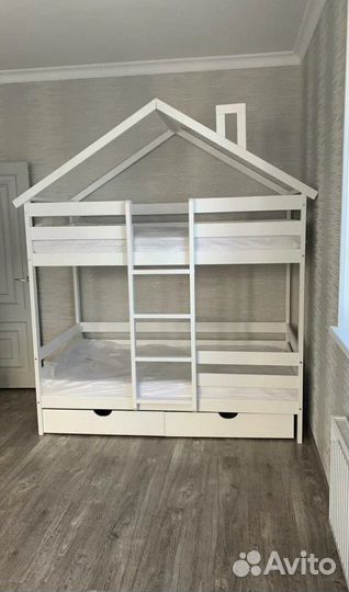 Детская двухъярусная кровать из массива белый