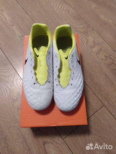 Футбольные бутсы