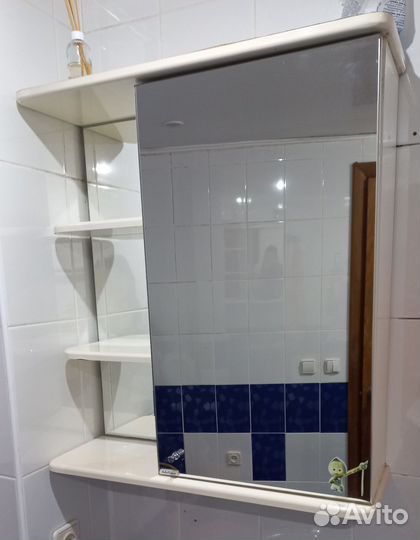 Полка для ванной с зеркалом