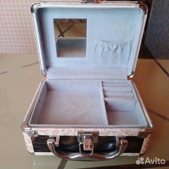 Шкатулка чемоданчик для украшений