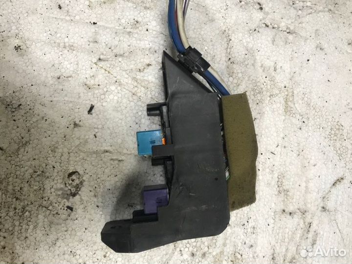 Блок предохранителей Toyota Avensis