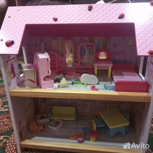 Кукольный домик с мебелью