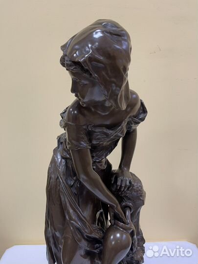 Антикварная бронзовая статуя 