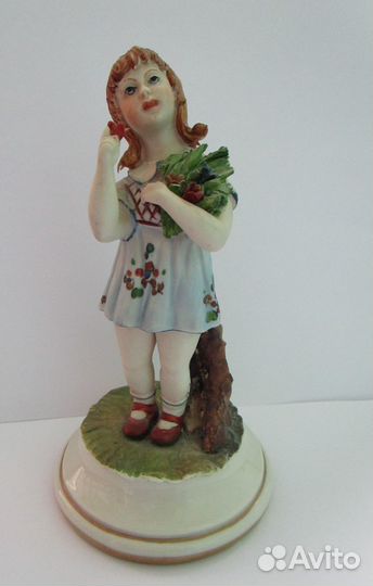 Статуэтка девочка фарфор Каподимонте Lory Италия