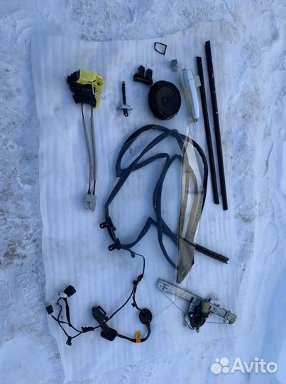 Комплектующие передней правой двери Hyundai Creta