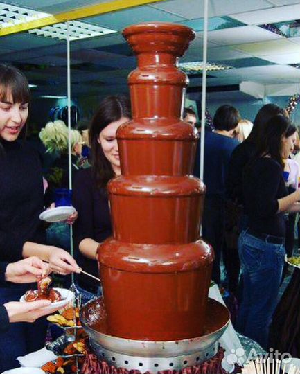 Пирамида шампанского, шоколадный фонтан, лимонад б